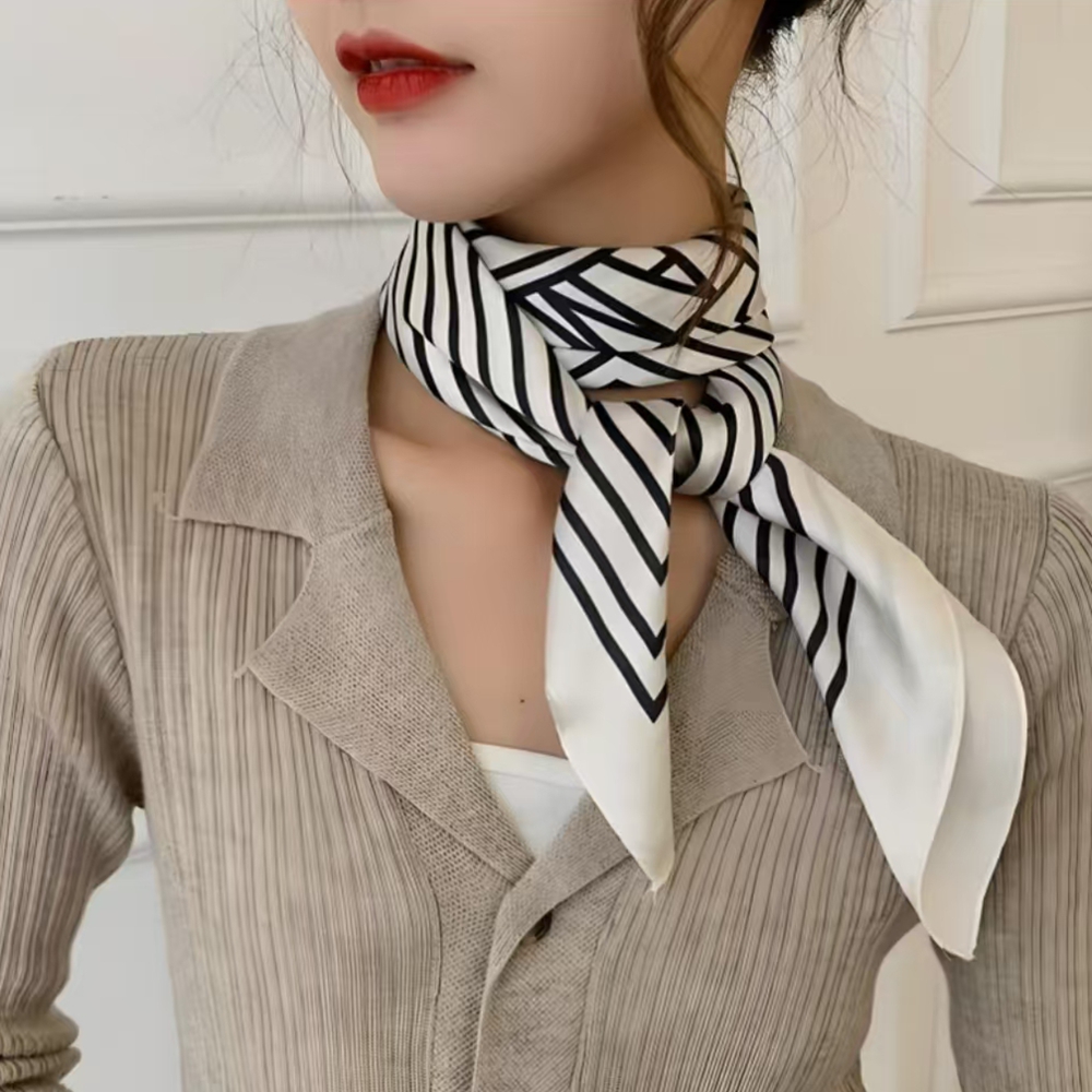 Mode Vierkante 70 cm Zwart-wit - Silk Tie Striped recensie en prijs
