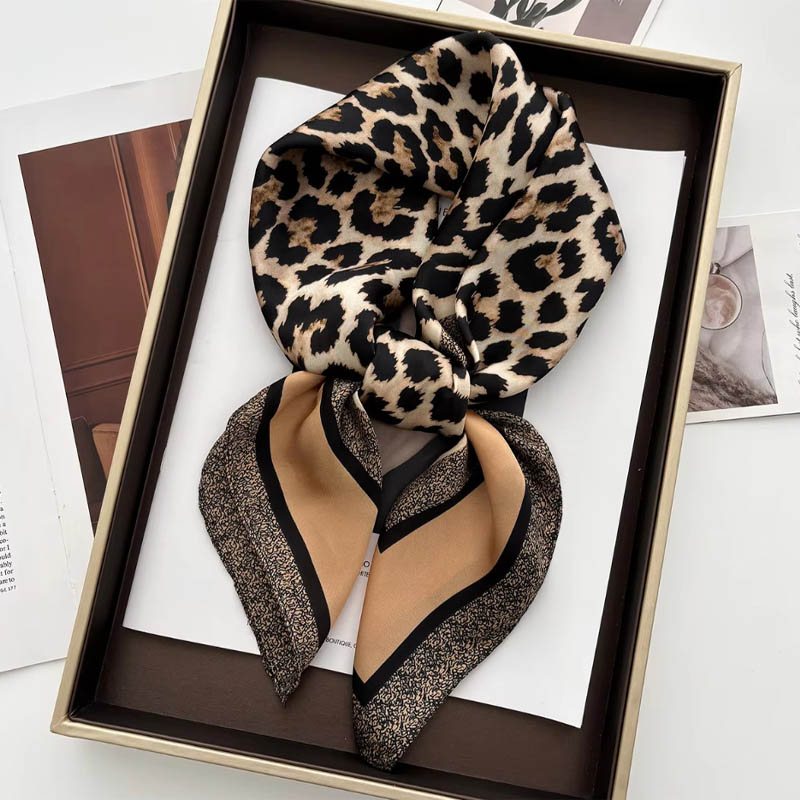 Luxe Luipaard Print Vrouwelijk - Ascot Neck Scarf recensie en prijs