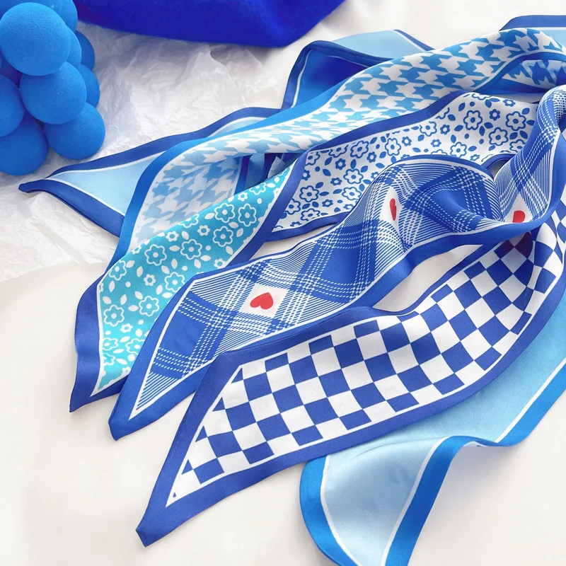 Klein blauwe zijden sjaal nieu - Silk Neck Scarf recensie en prijs